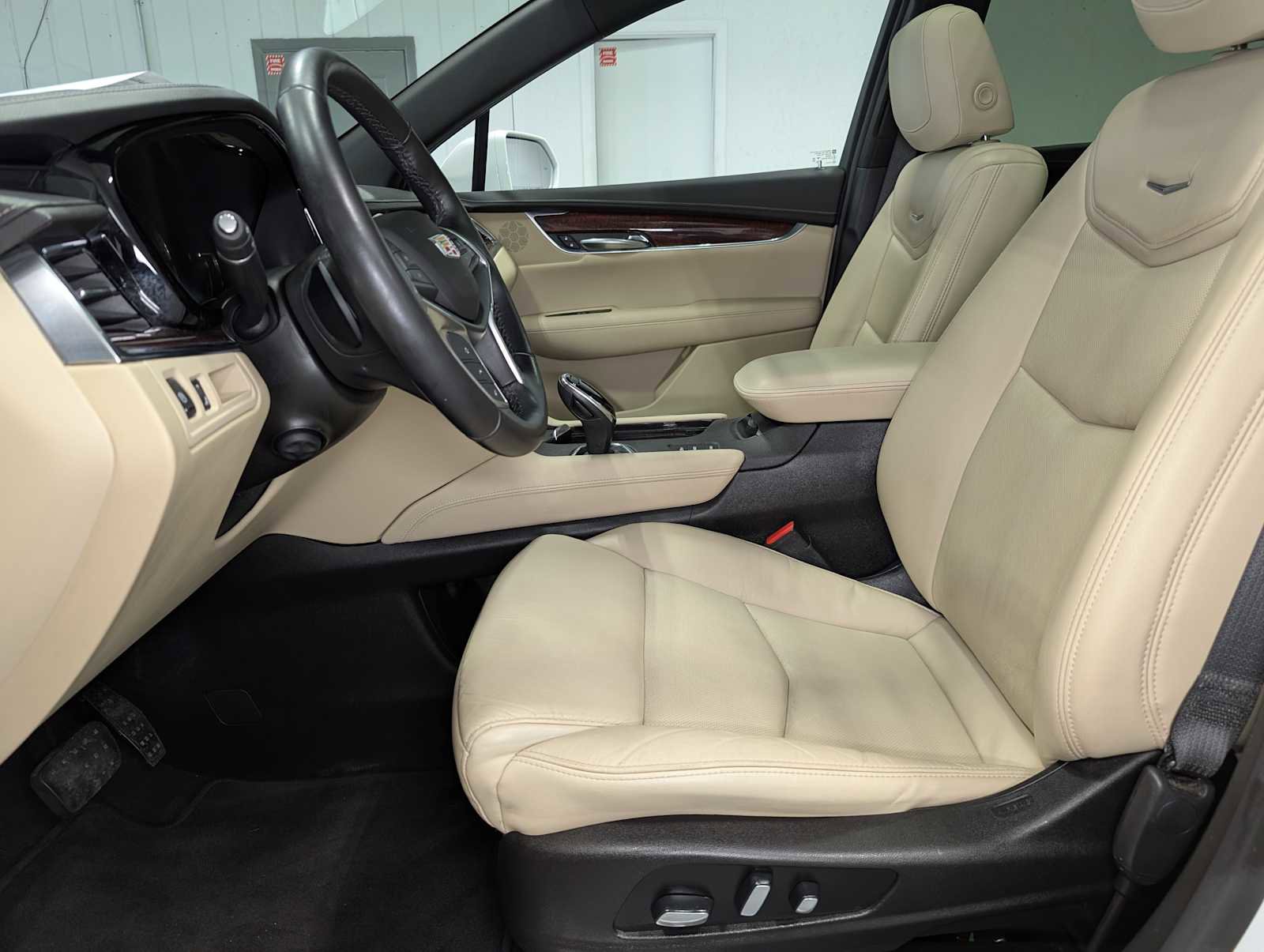 Used 2019 Cadillac XT5 Luxury AWD/4WD image 4