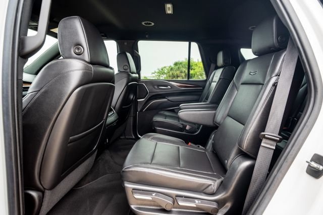 Used 2022 Cadillac Escalade Luxury RWD image 9
