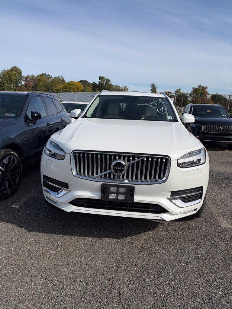 Used 2024 Volvo XC90 B6 Plus w/ Protection Package Premier AWD/4WD image 2
