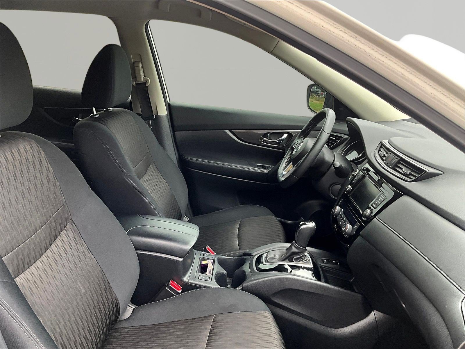 Used 2019 Nissan Rogue SV w/ Premium Package FWD image 29