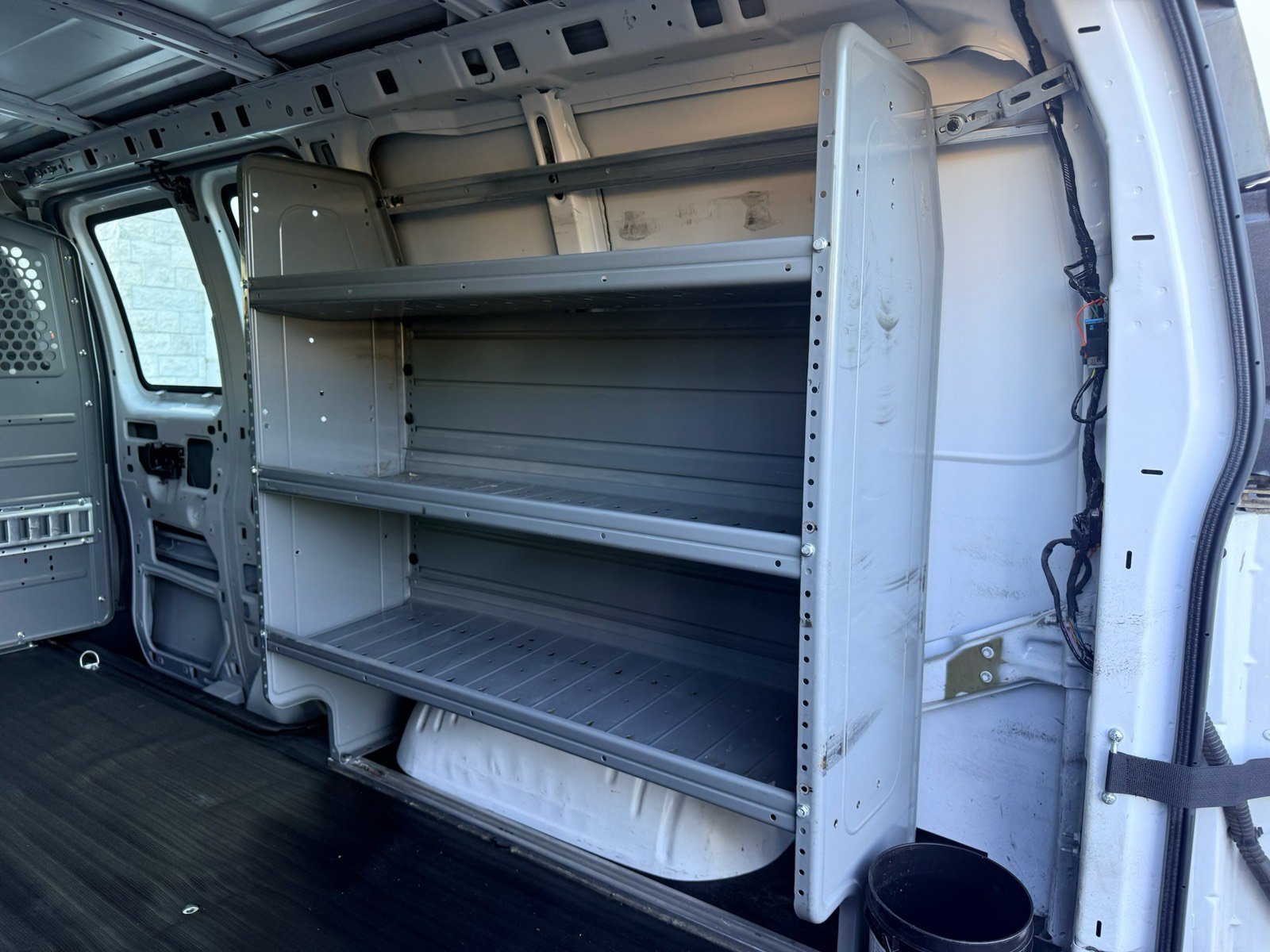 Used 2015 Chevrolet Express 2500 RWD image 27