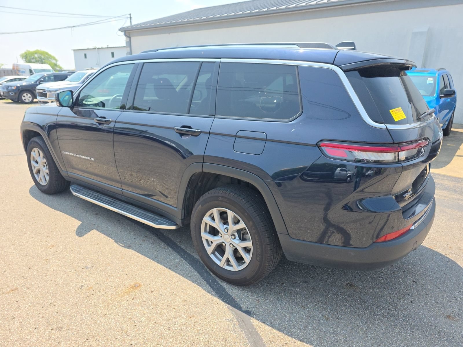 Used 2023 Jeep Grand Cherokee L Limited w/ Luxury Tech Group II AWD/4WD image 7