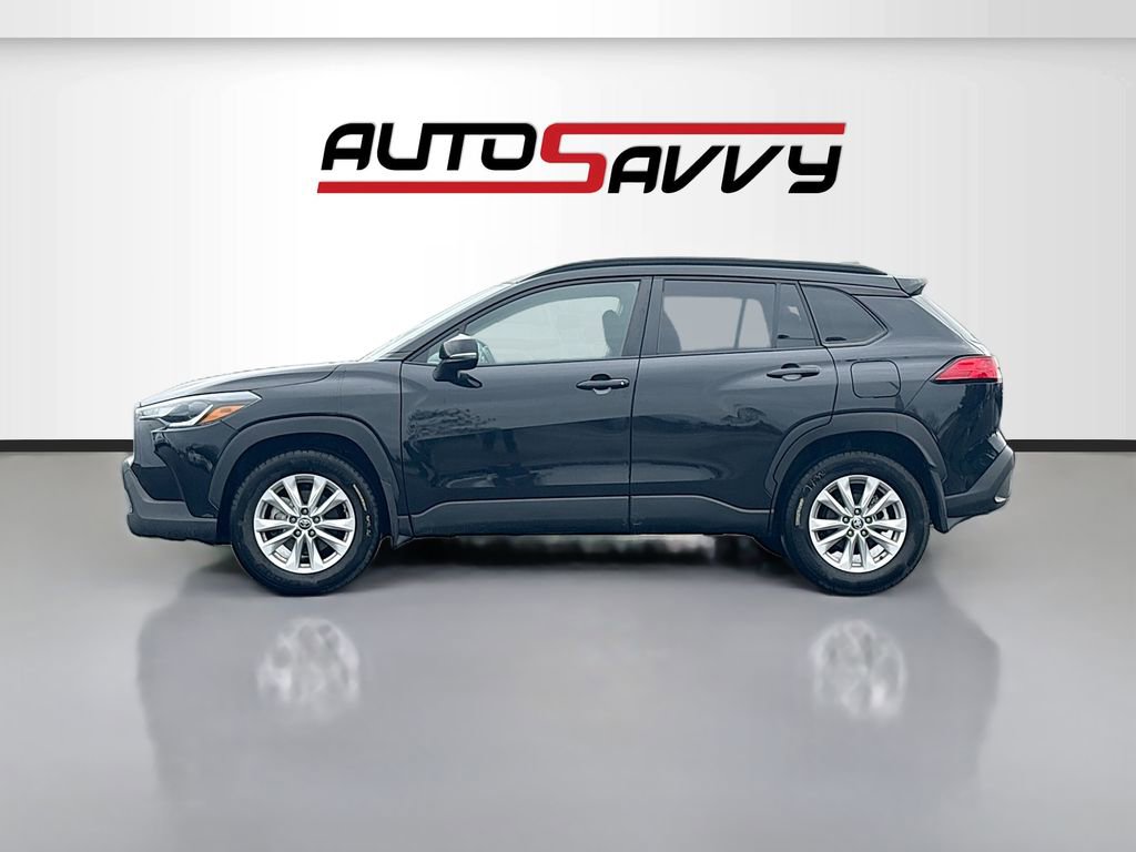 Used 2023 Toyota Corolla Cross LE w/ Moonroof Package image 4