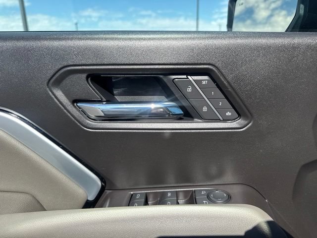 Used 2026 Chevrolet Colorado ZR2 w/ Technology Package AWD/4WD image 22