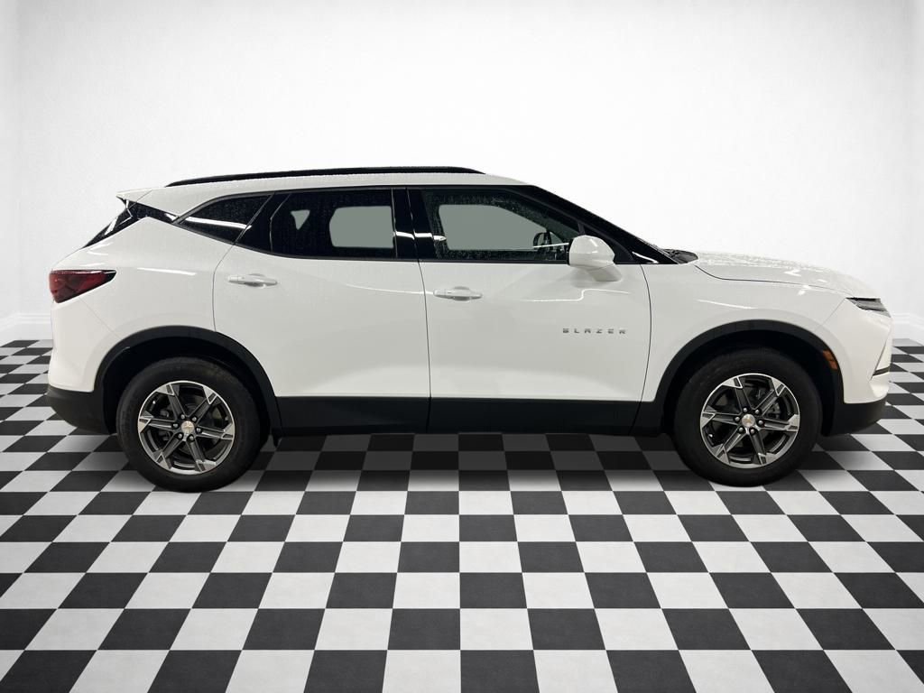 Certified 2025 Chevrolet Blazer LT w/ Convenience Package image 2