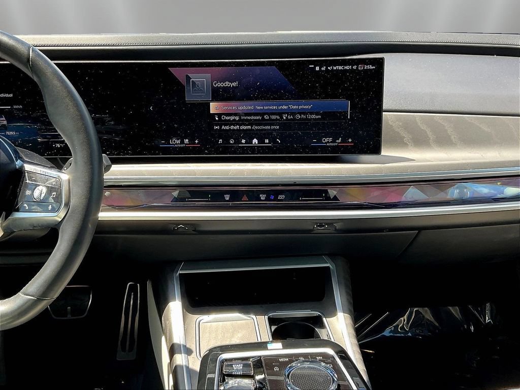 Used 2023 BMW i7 xDrive60 AWD/4WD image 9