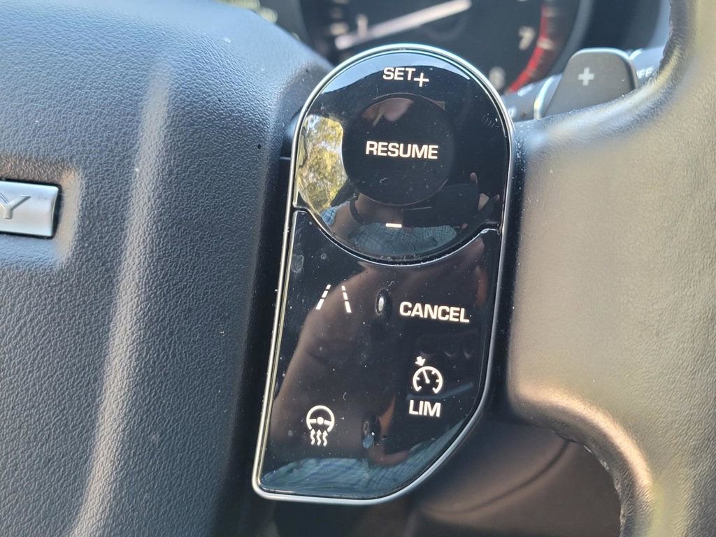 Used 2020 Land Rover Discovery SE image 32