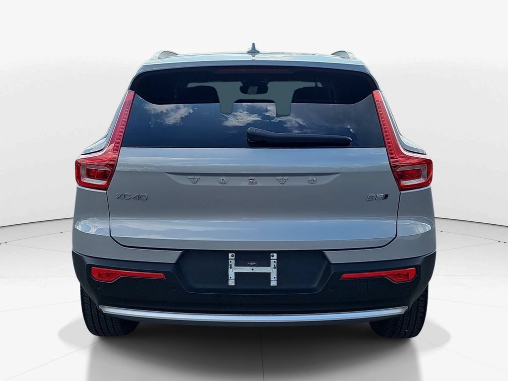 Used 2025 Volvo XC40 B5 Plus AWD/4WD image 7