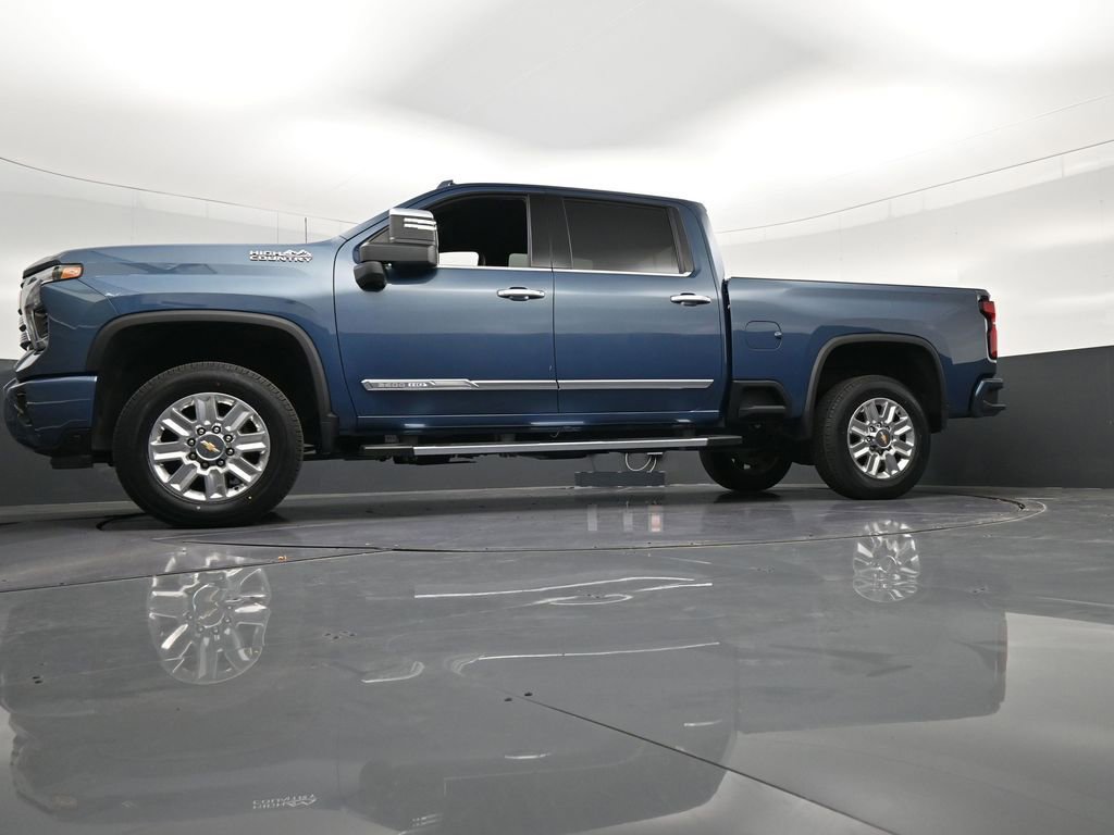 Used 2025 Chevrolet Silverado 2500 High Country w/ Technology Package AWD/4WD image 37