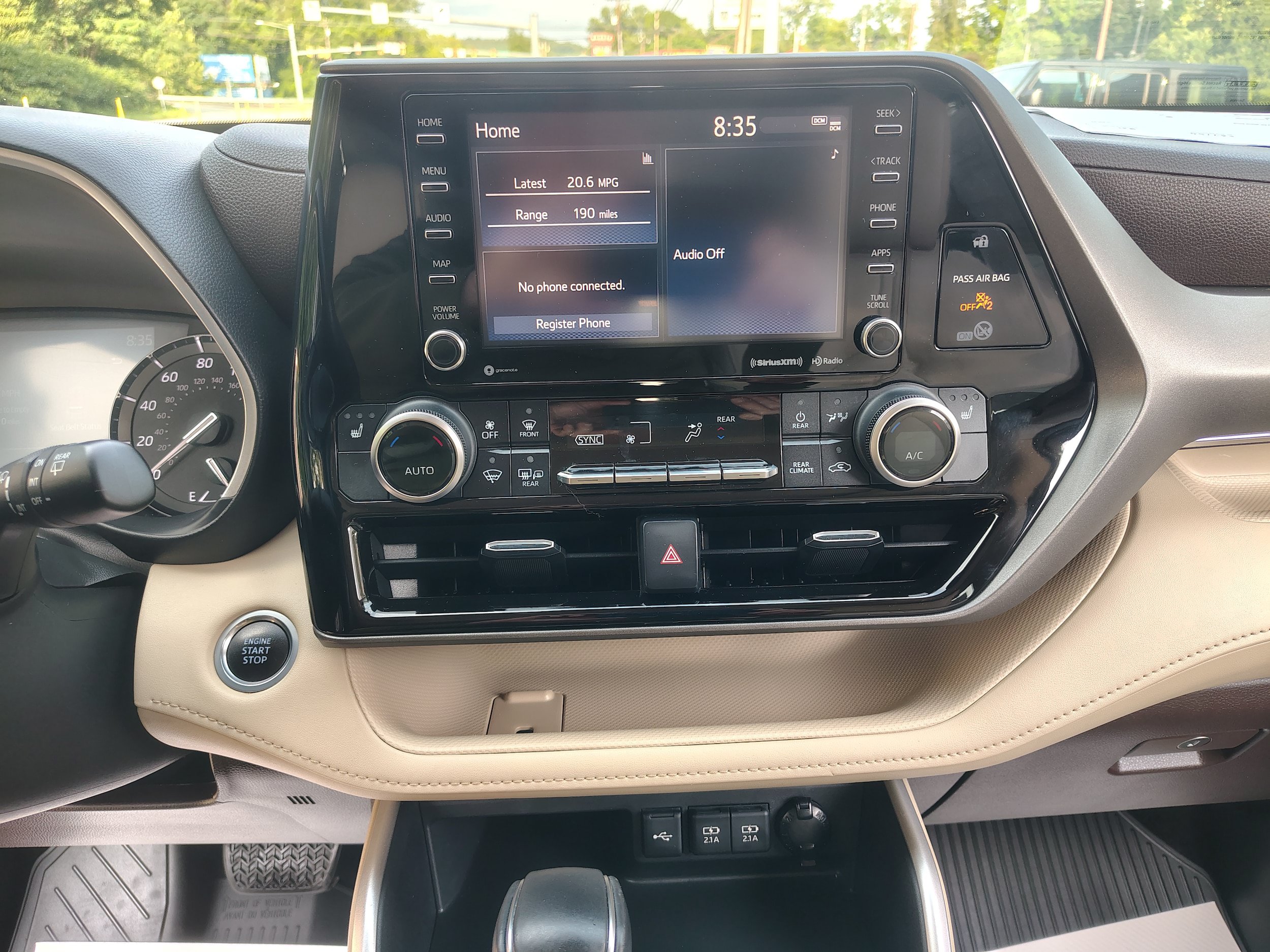 Used 2020 Toyota Highlander XLE AWD/4WD image 37