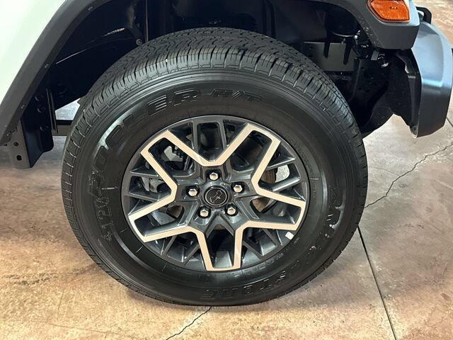 New 2024 Jeep Wrangler Unlimited Sahara w/ Technology Group AWD/4WD image 28