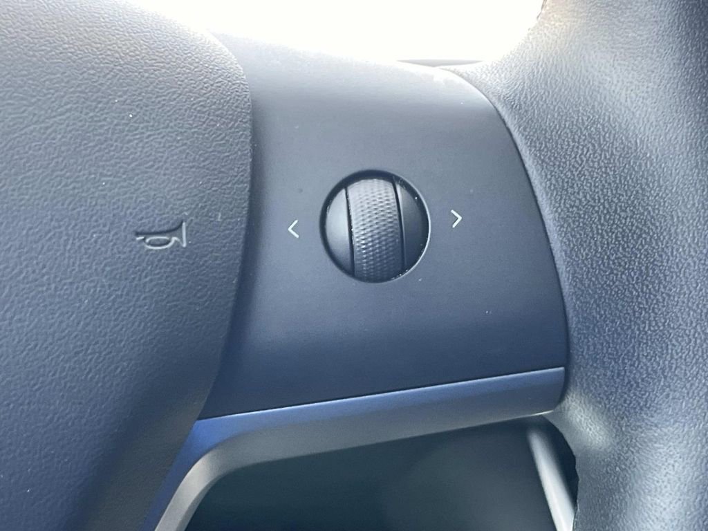 Used 2021 Tesla Model Y Long Range image 27
