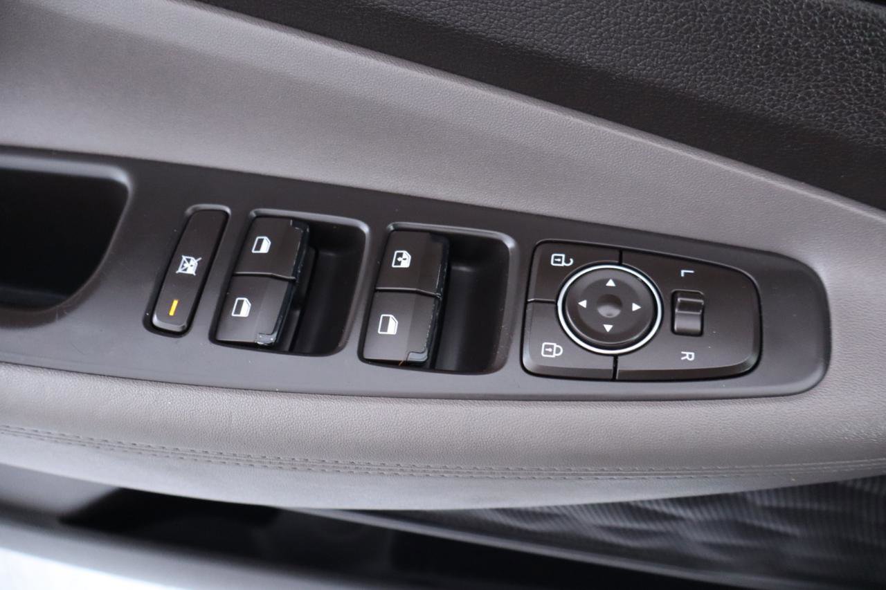 Used 2020 Hyundai Santa Fe SE image 26