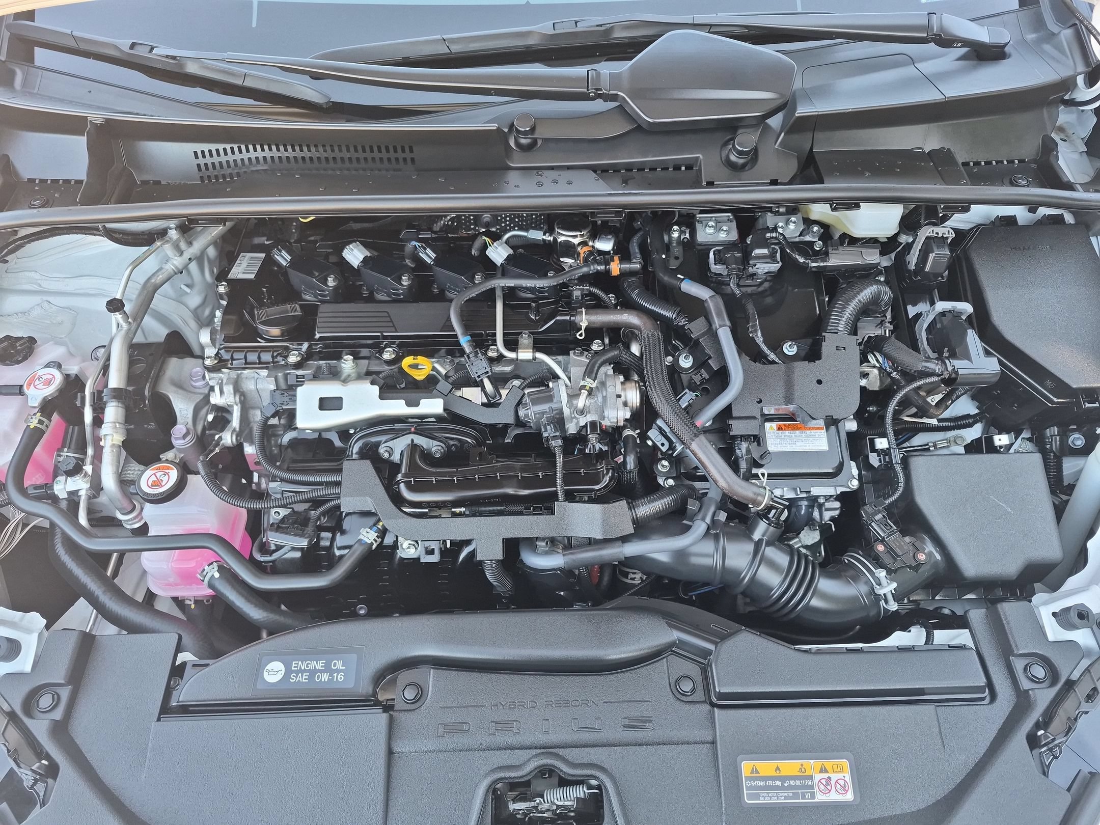 Used 2025 Toyota Prius XLE AWD/4WD image 30