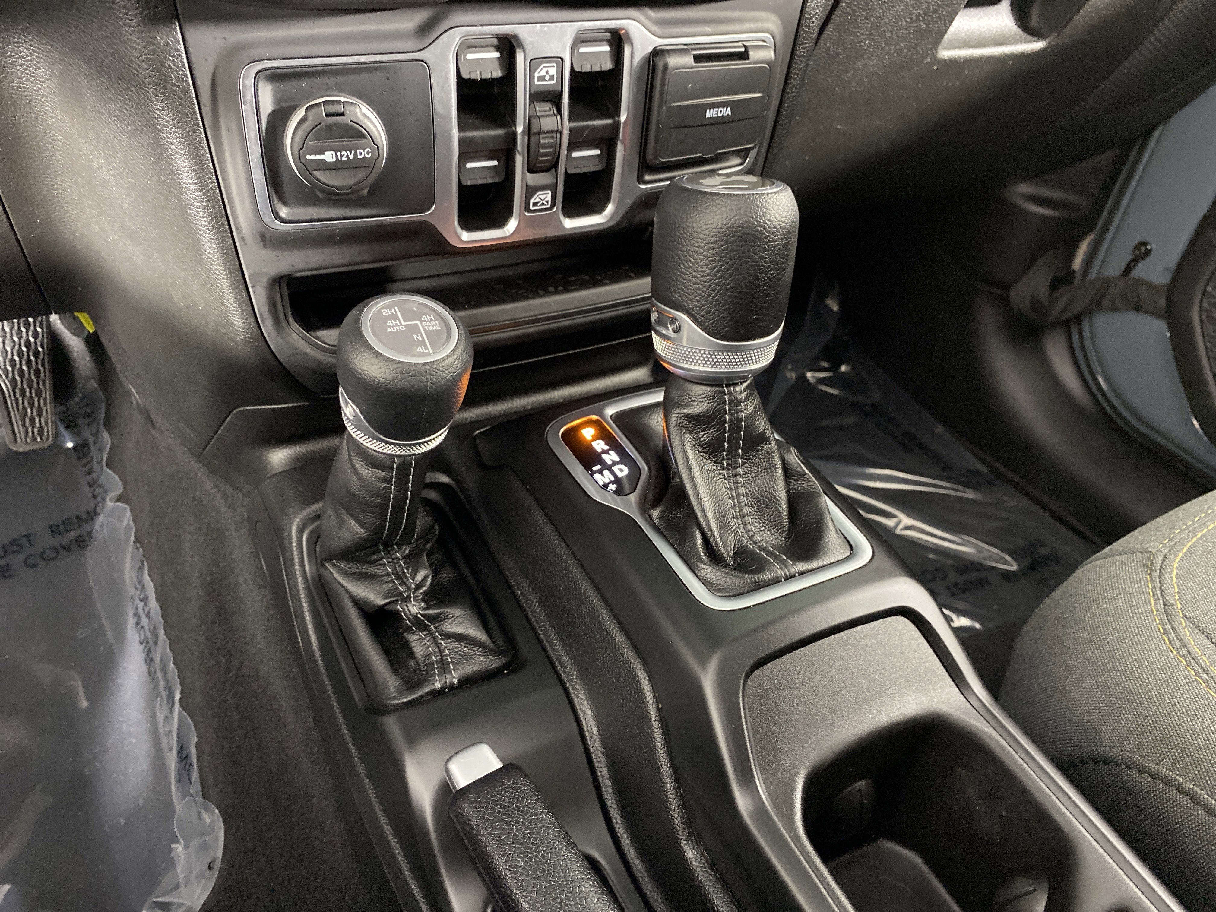 Used 2025 Jeep Wrangler Sahara image 29