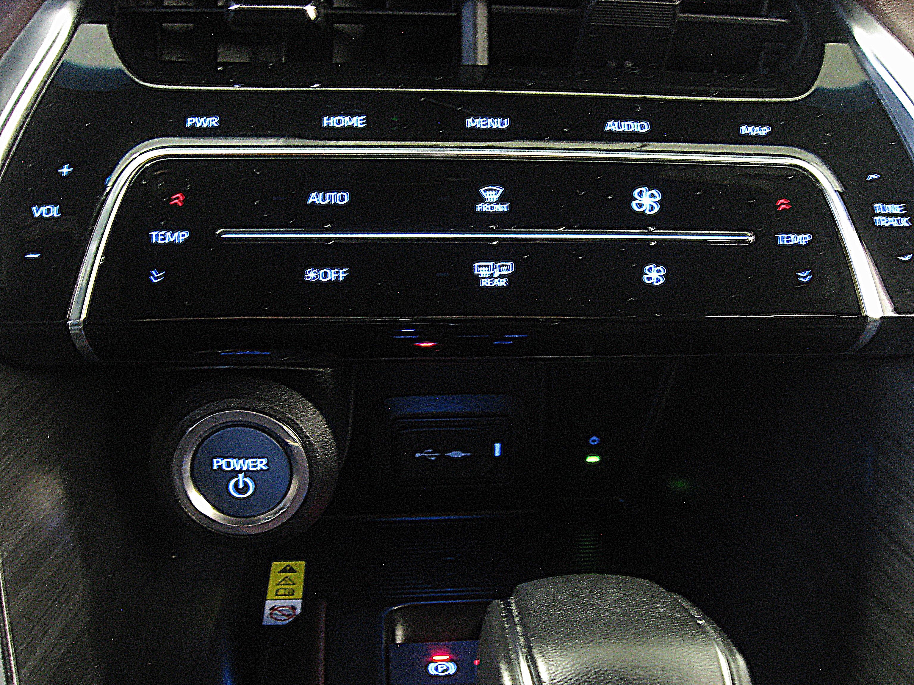 Used 2021 Toyota Venza XLE image 16