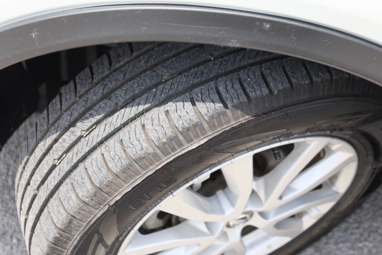 Used 2018 Nissan Rogue SV image 24