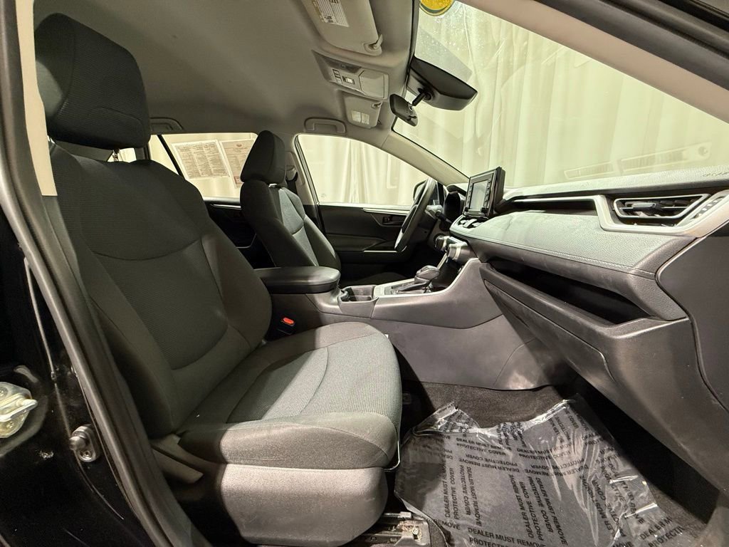 Used 2021 Toyota RAV4 LE image 20