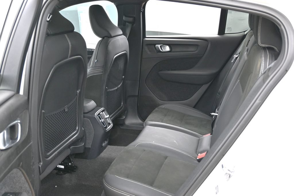 Used 2023 Volvo C40 P8 Recharge Ultimate AWD/4WD image 32
