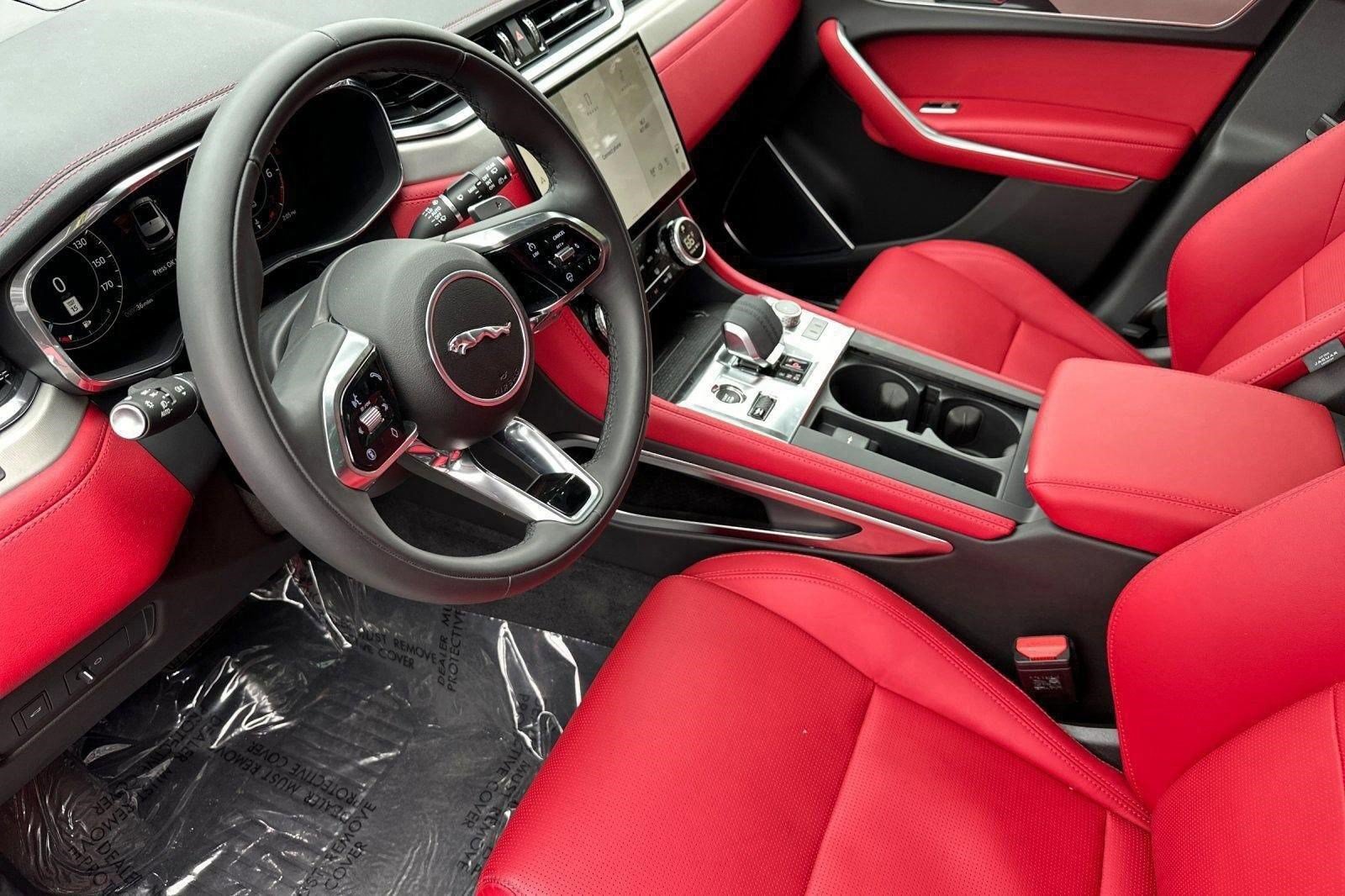 Used 2025 Jaguar F-PACE R-Dynamic S AWD/4WD image 4