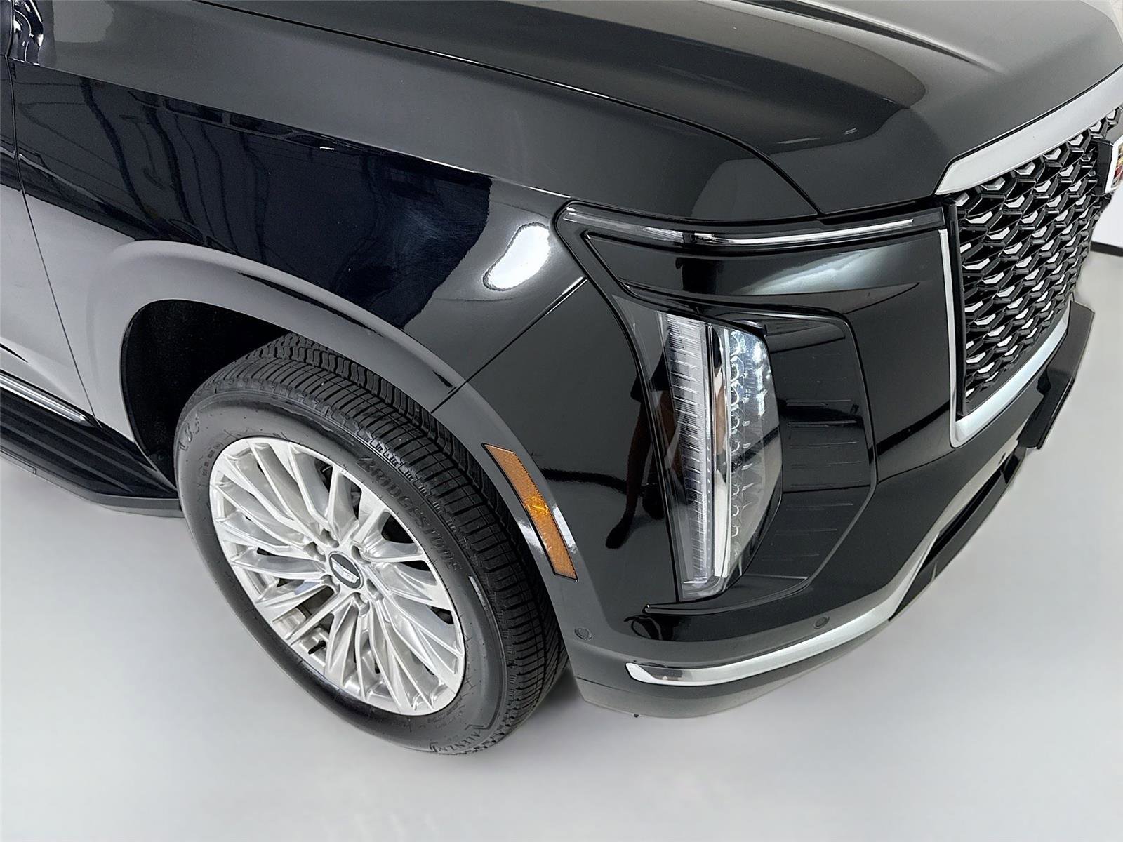 Used 2025 Cadillac Escalade ESV Premium Luxury image 37