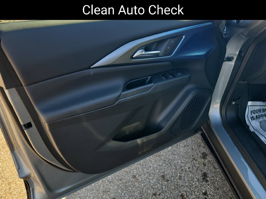 Certified 2025 Chevrolet Equinox EV LT AWD/4WD image 6