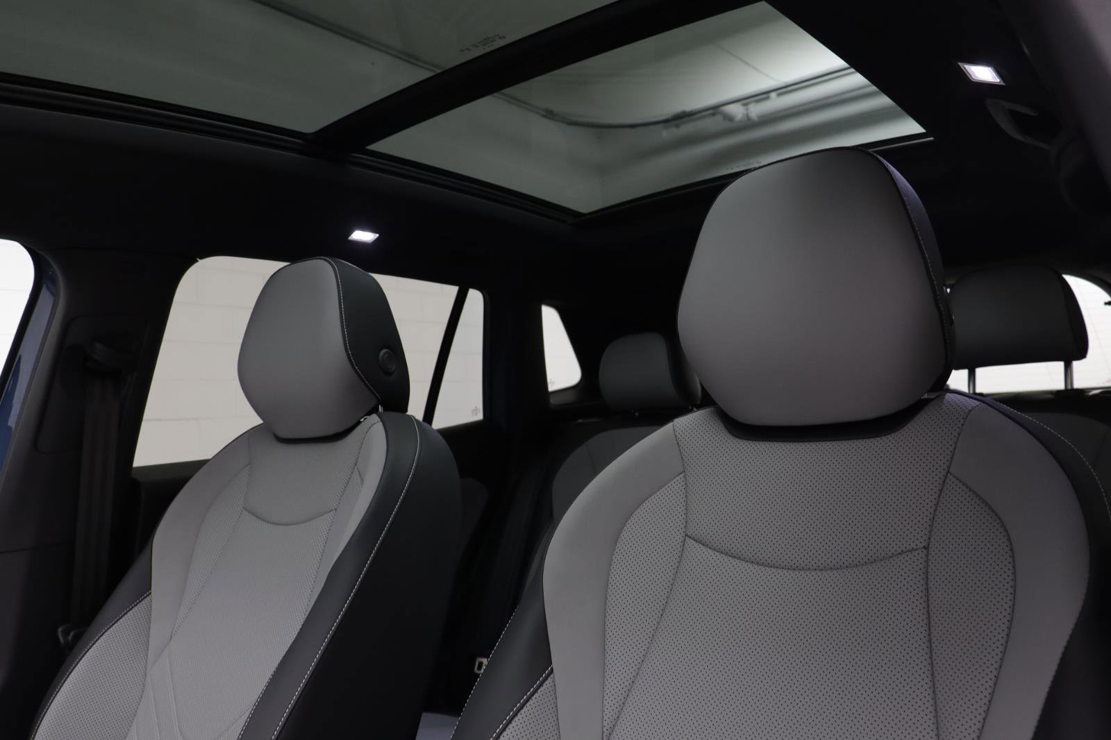 New 2026 Volkswagen Tiguan SE R-Line image 12