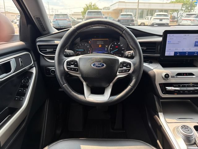 Used 2023 Ford Explorer XLT w/ Equipment Group 202A AWD/4WD image 16