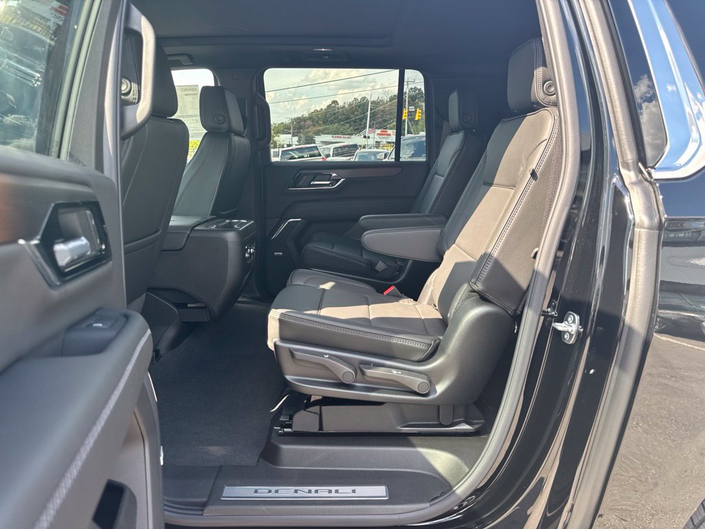 New 2026 GMC Yukon XL Denali w/ Sun & Power Step Package AWD/4WD image 30
