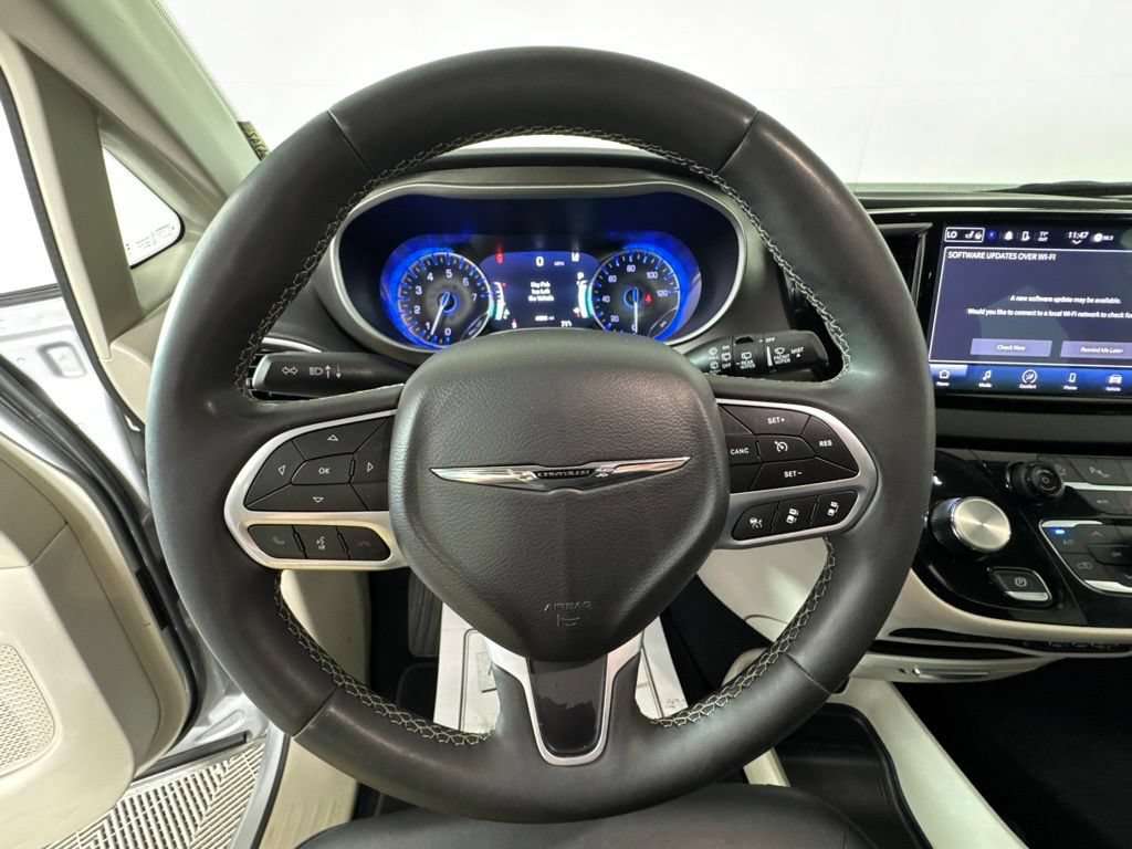 Certified 2024 Chrysler Pacifica Touring-L FWD image 19