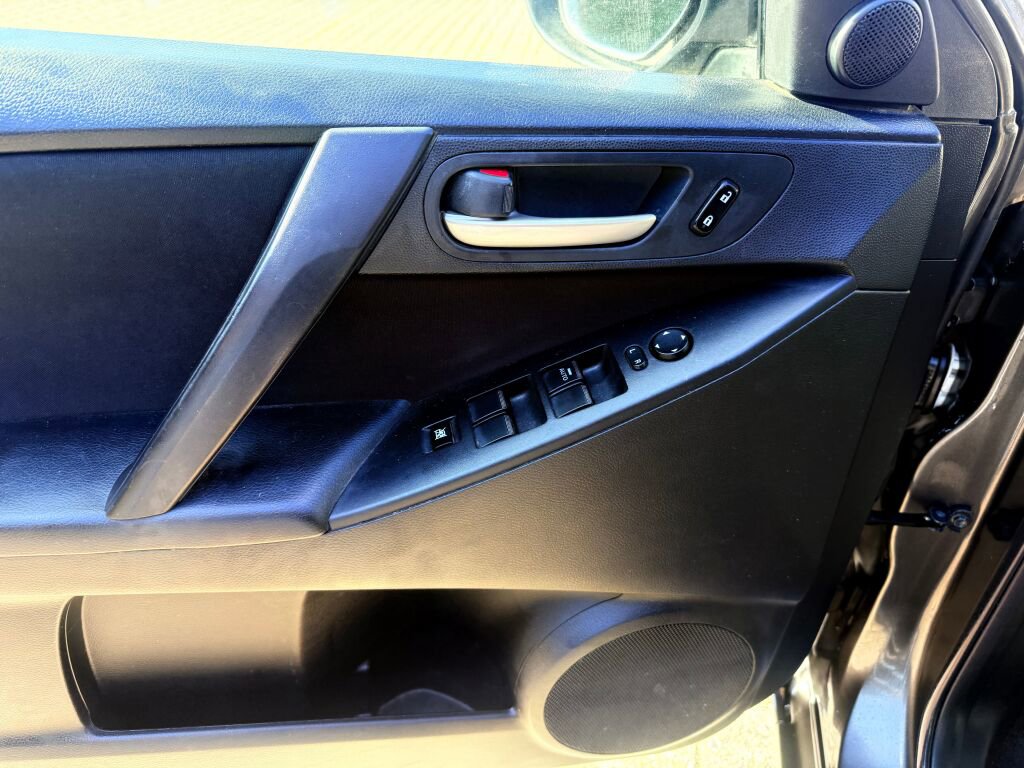 Used 2011 MAZDA MAZDA3 i Touring image 8