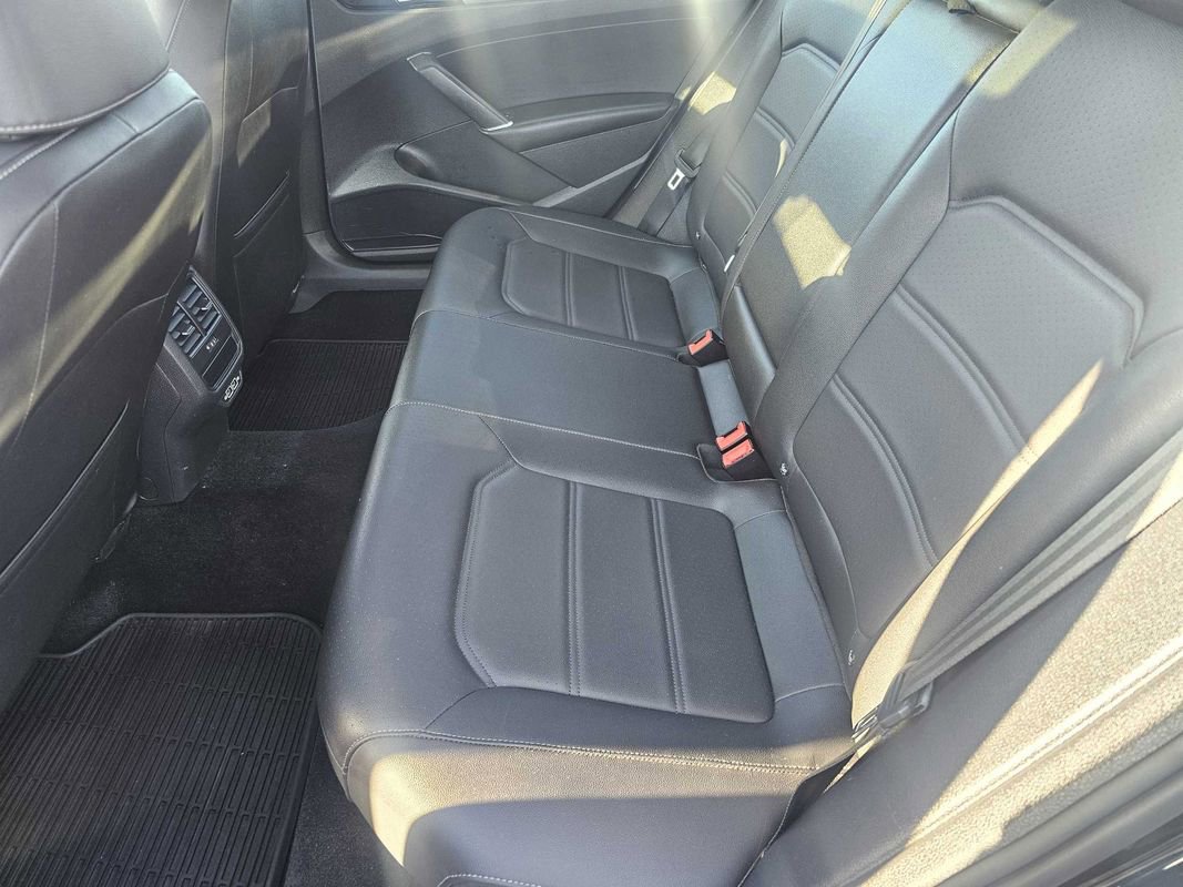Used 2021 Volkswagen Passat 2.0T SE image 10