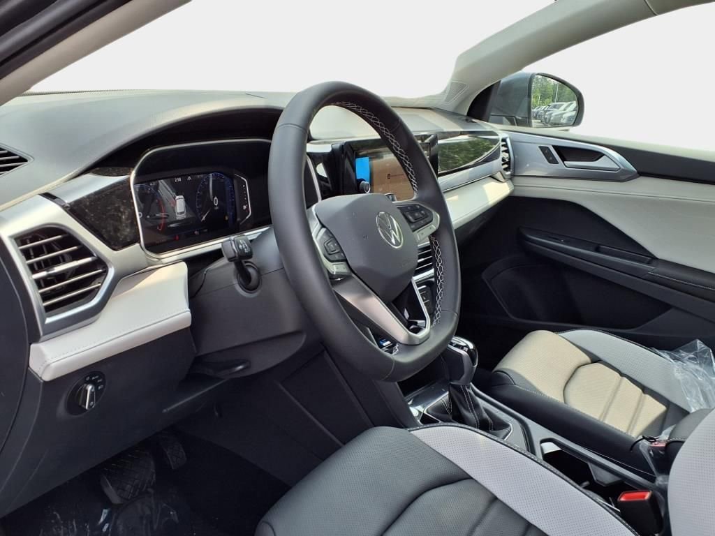 New 2025 Volkswagen Taos SEL image 10