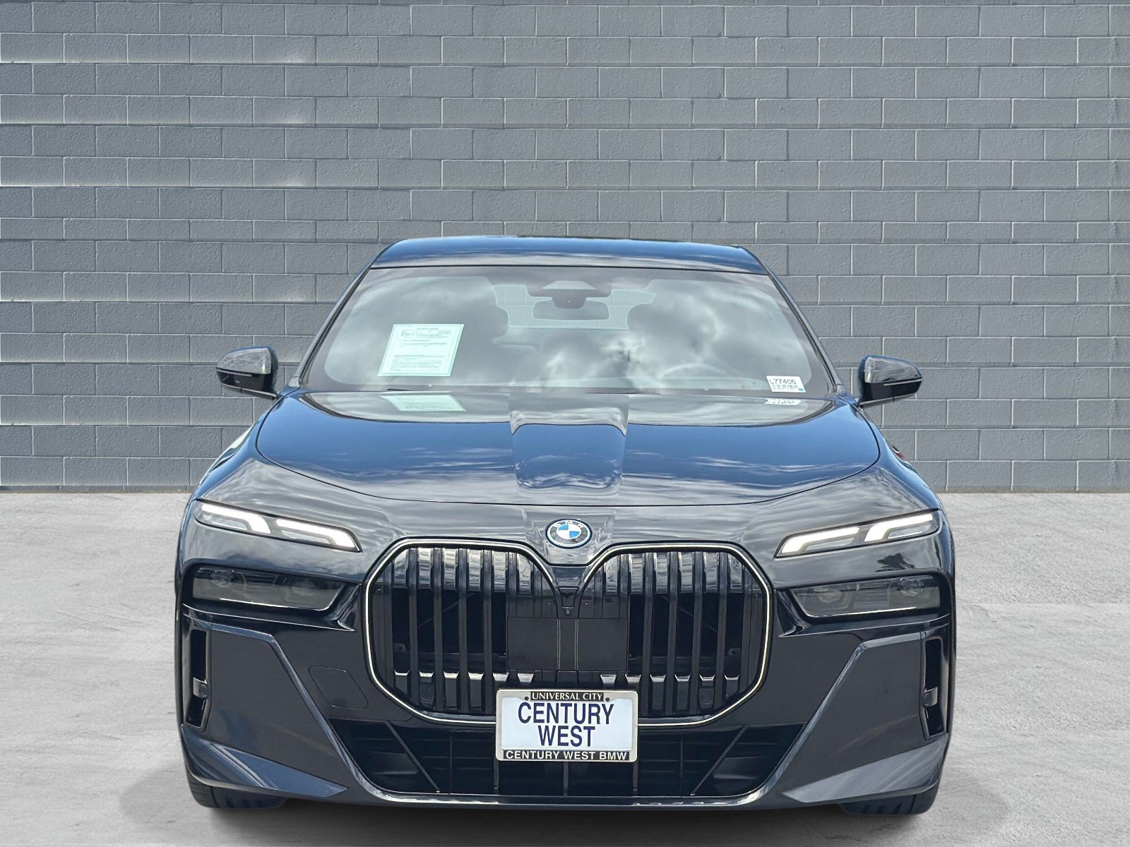 Used 2026 BMW 750e xDrive AWD/4WD image 2
