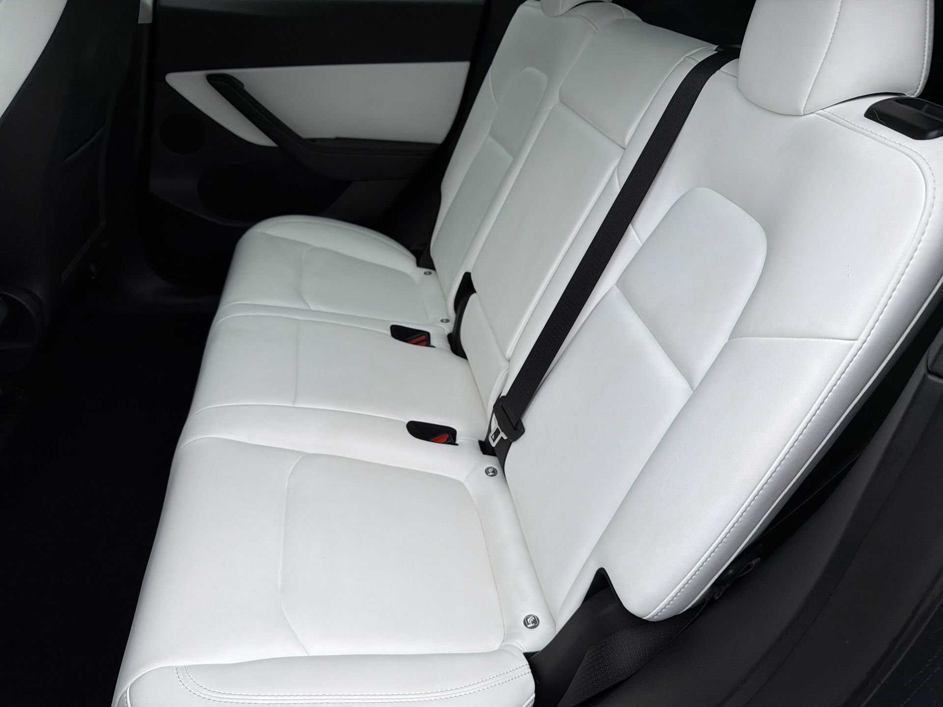 Used 2022 Tesla Model Y Long Range image 21