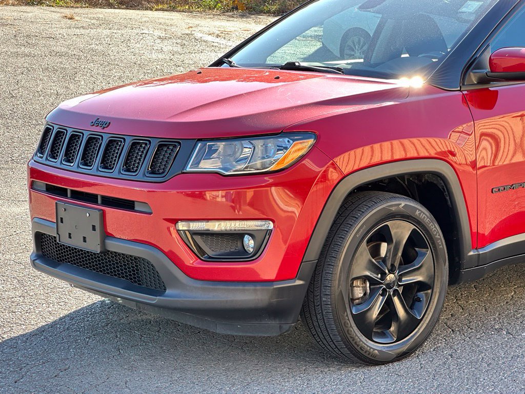 Used 2019 Jeep Compass Latitude FWD image 36