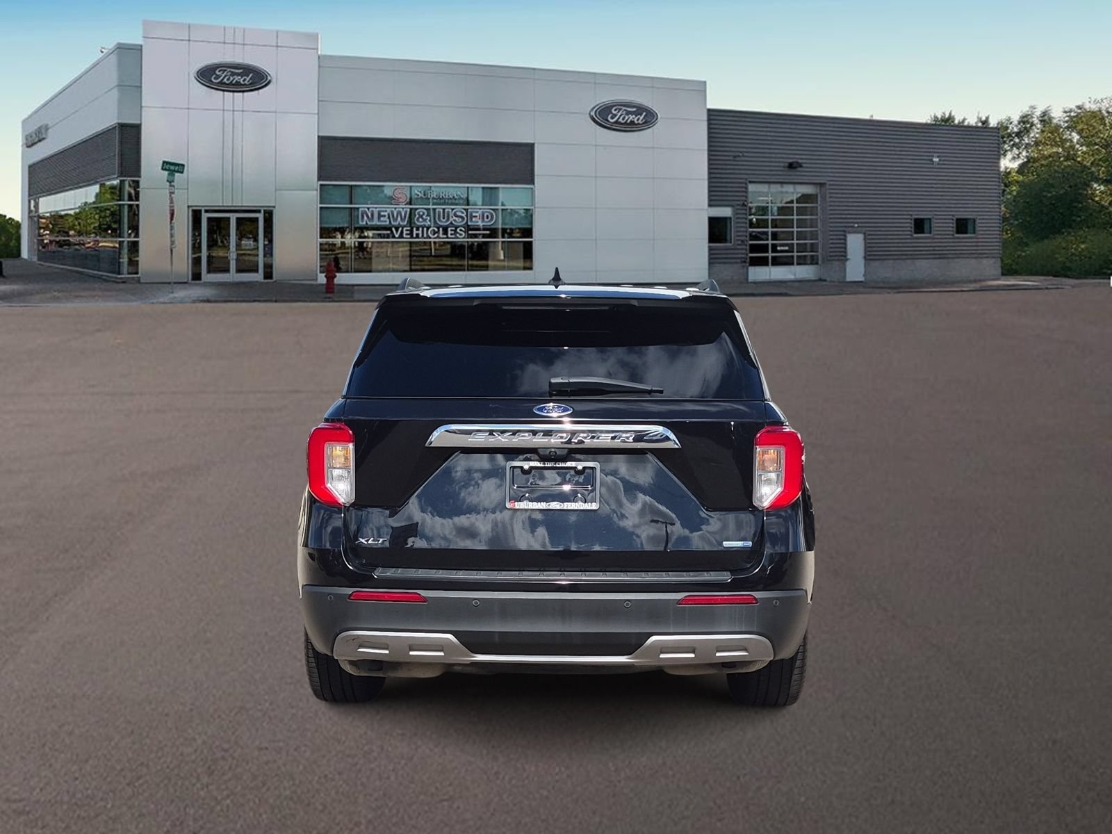 Used 2020 Ford Explorer XLT w/ Equipment Group 202A AWD/4WD image 8