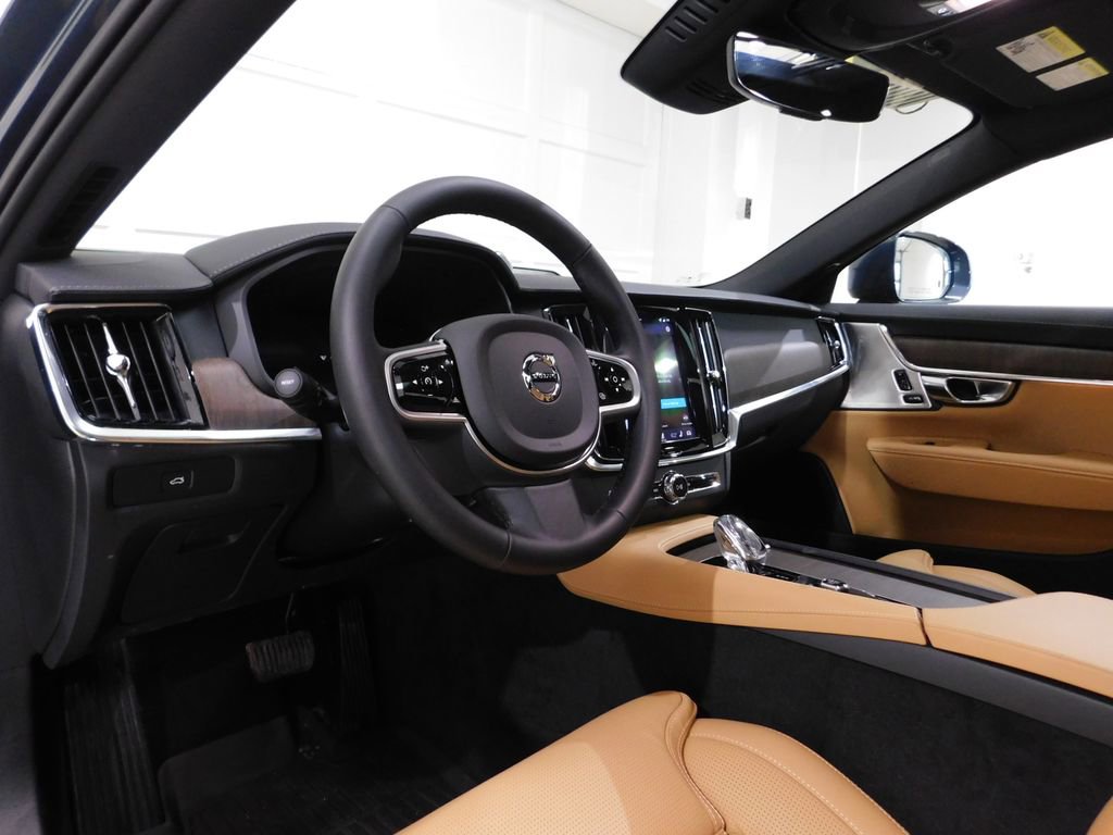 Used 2026 Volvo V90 B6 Cross Country Ultra image 29