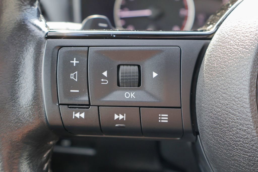 Used 2023 Nissan Rogue SL image 13