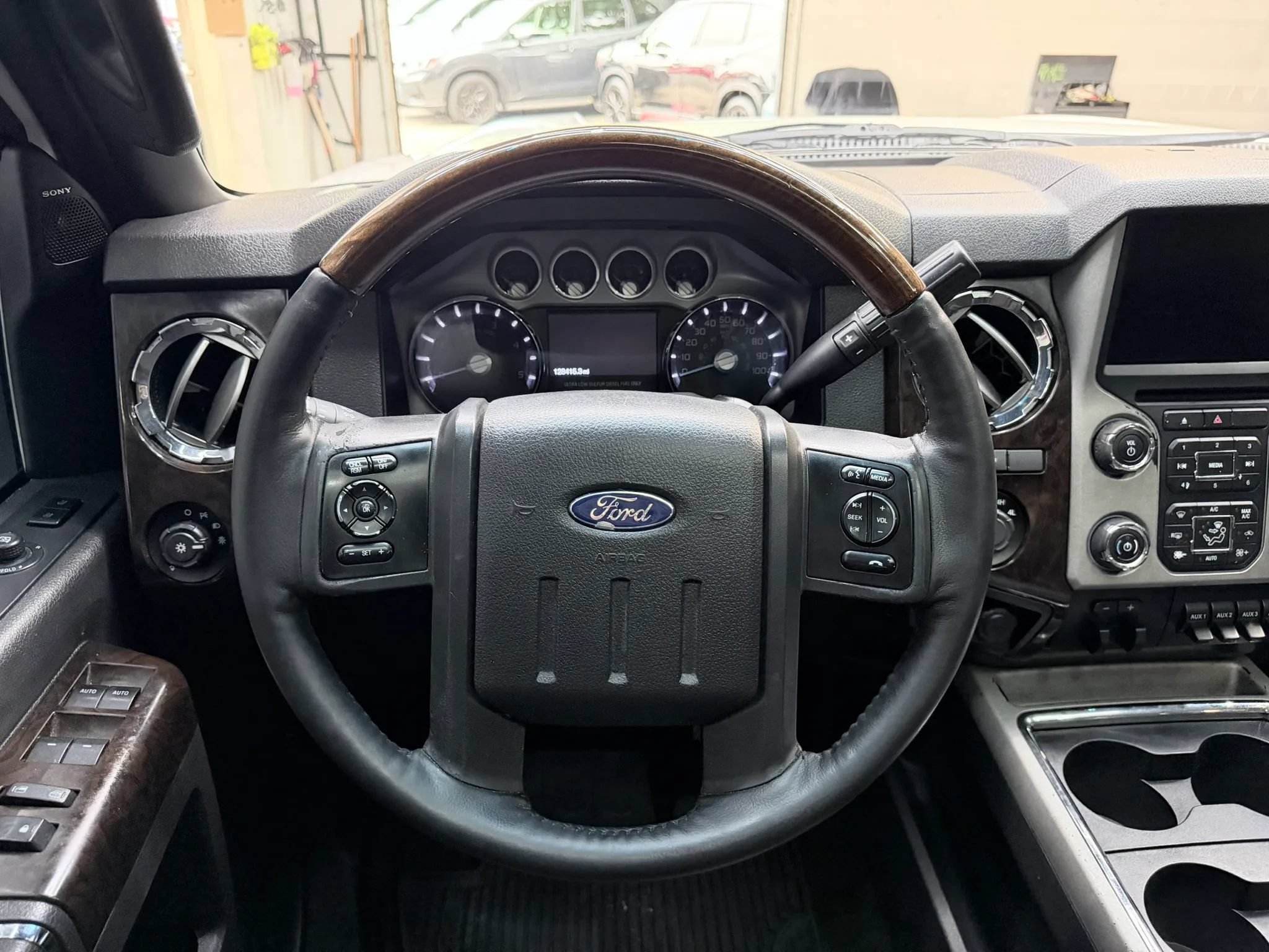 Used 2015 Ford F250 Platinum w/ FX4 Off-Road Package AWD/4WD image 13