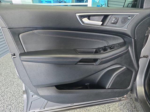 Certified 2024 Ford Edge Titanium image 5