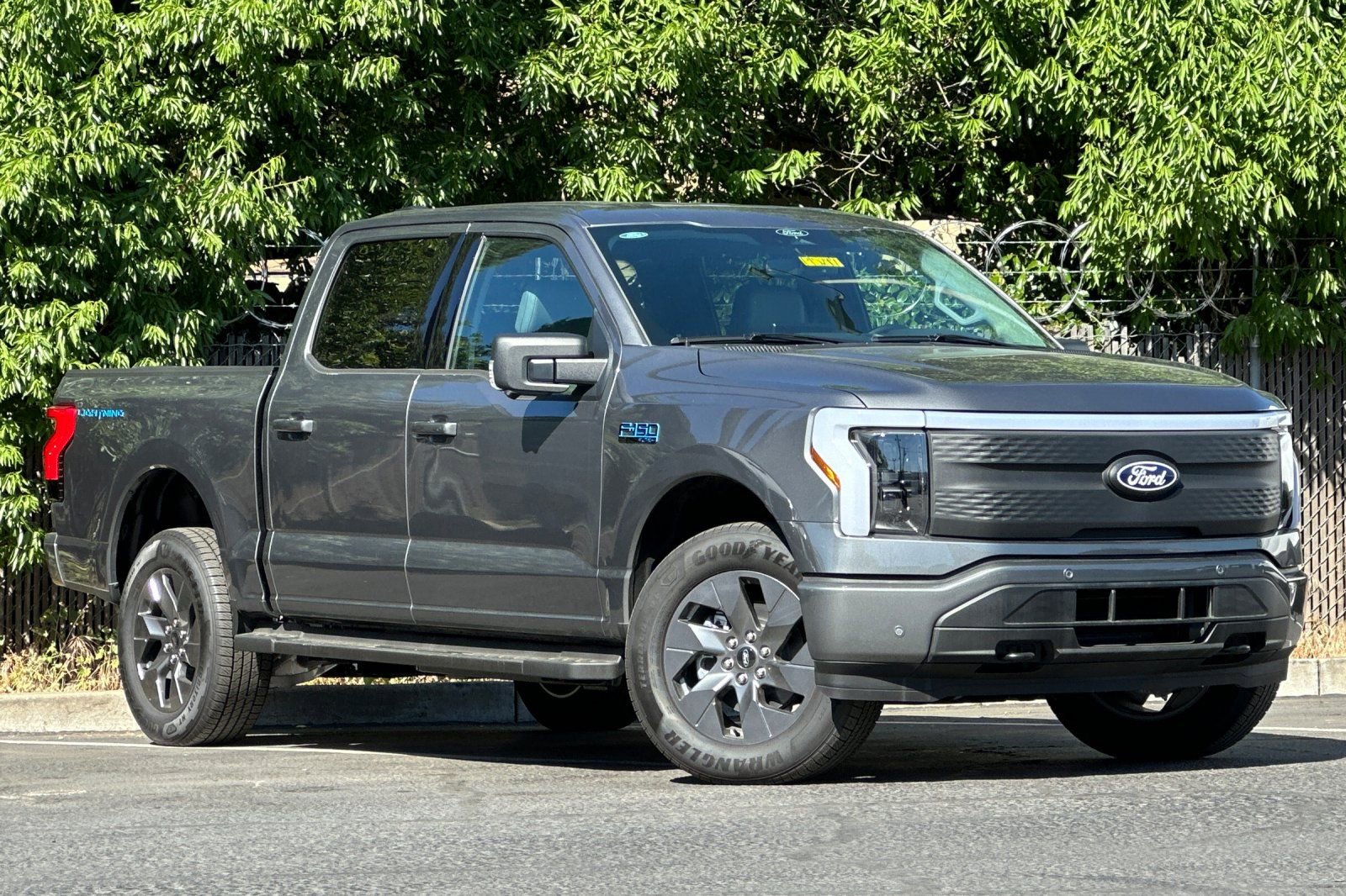 Used 2025 Ford F150 Lightning Flash image 2