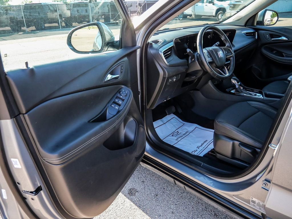 Used 2025 Buick Encore GX Preferred FWD image 25