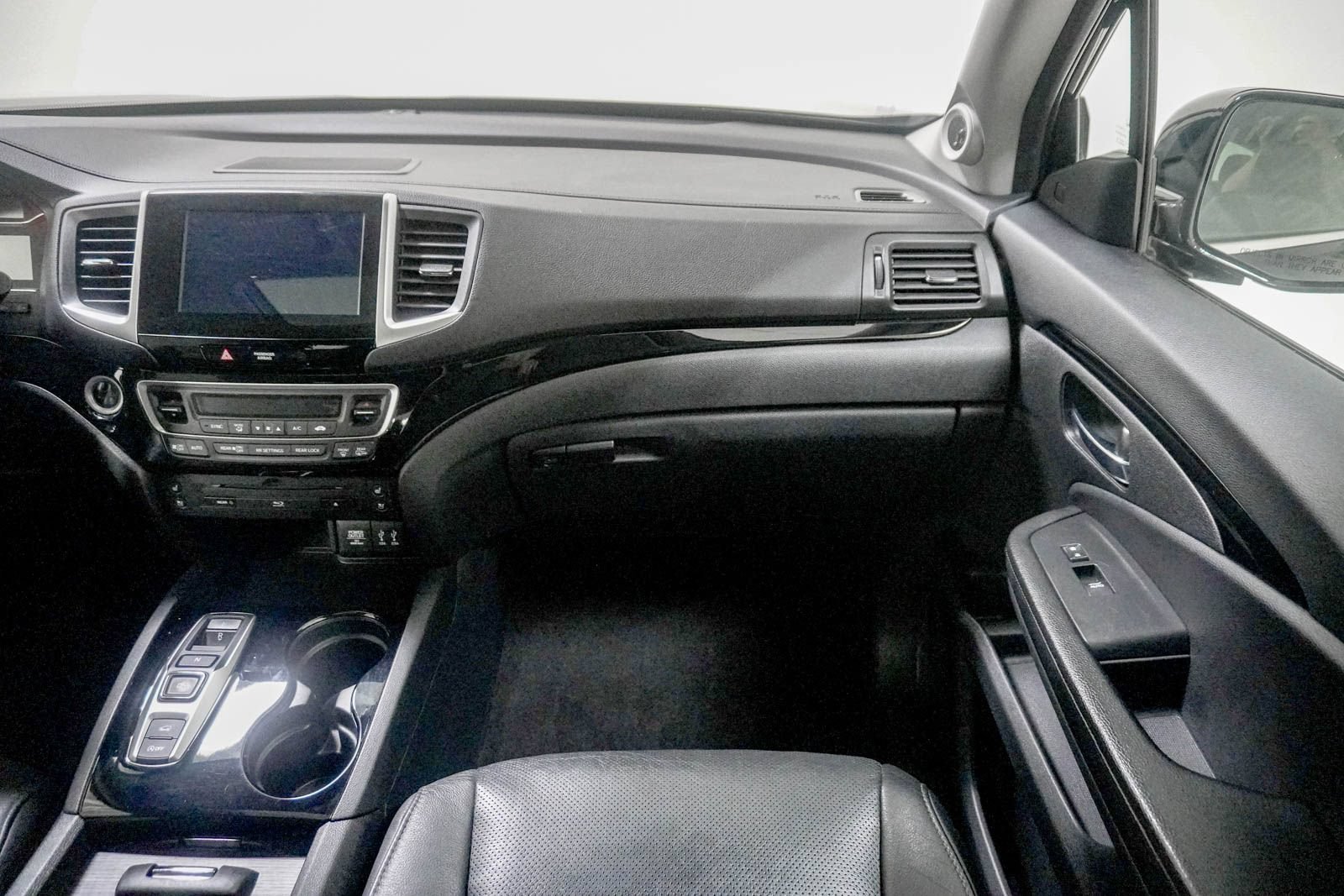 Used 2016 Honda Pilot Elite image 32