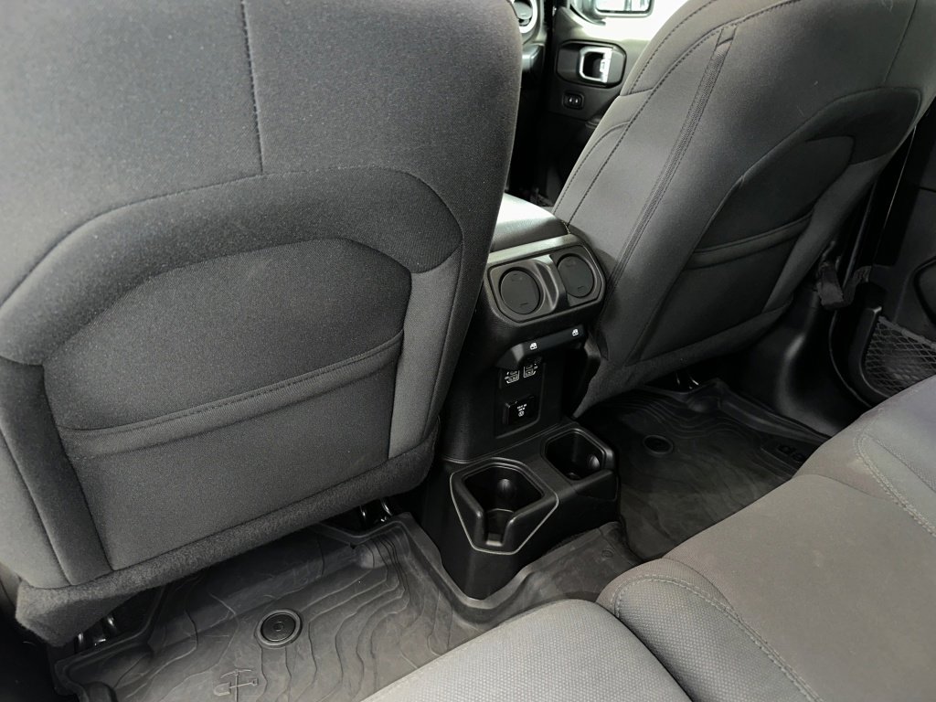 Used 2022 Jeep Wrangler Unlimited Sahara image 16