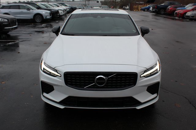 Certified 2022 Volvo S60 T8 R-Design image 9