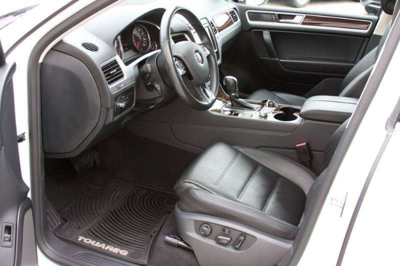 Used 2016 Volkswagen Touareg VR6 AWD/4WD image 17