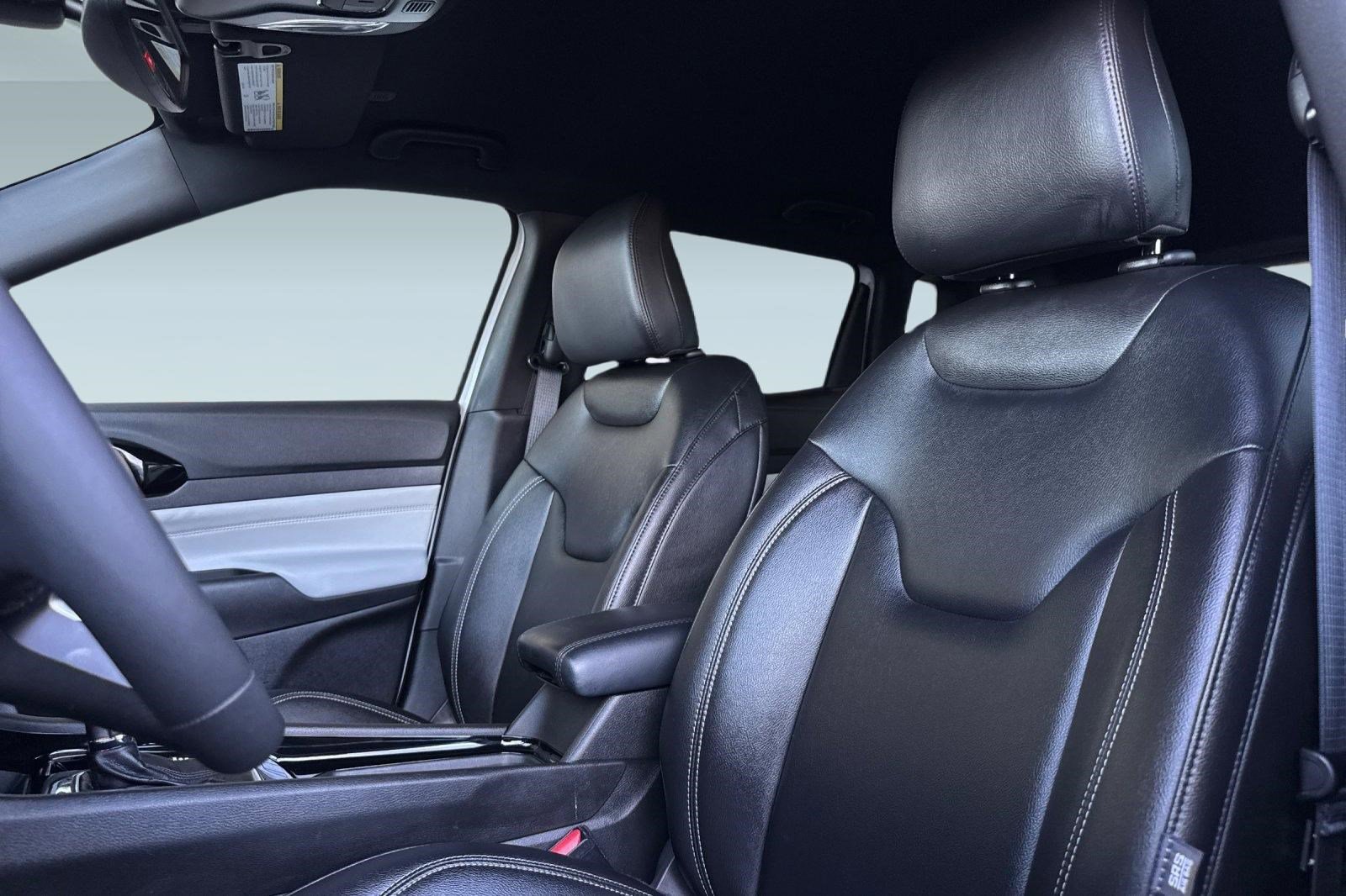 Used 2025 Jeep Compass Limited image 15