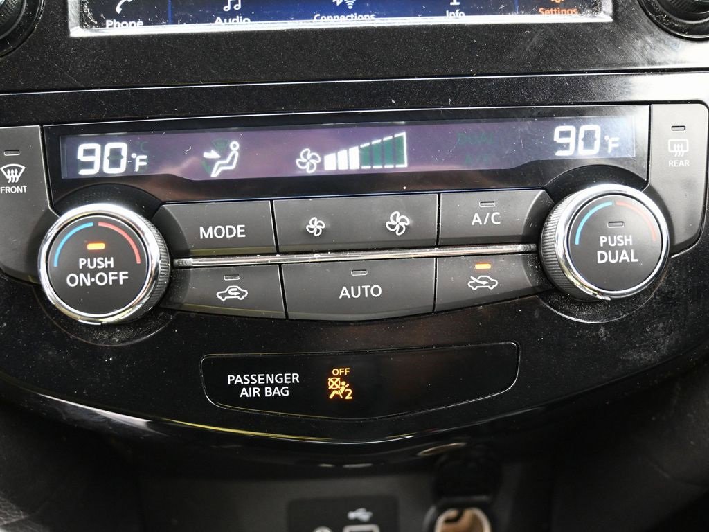 Used 2020 Nissan Rogue SV image 25
