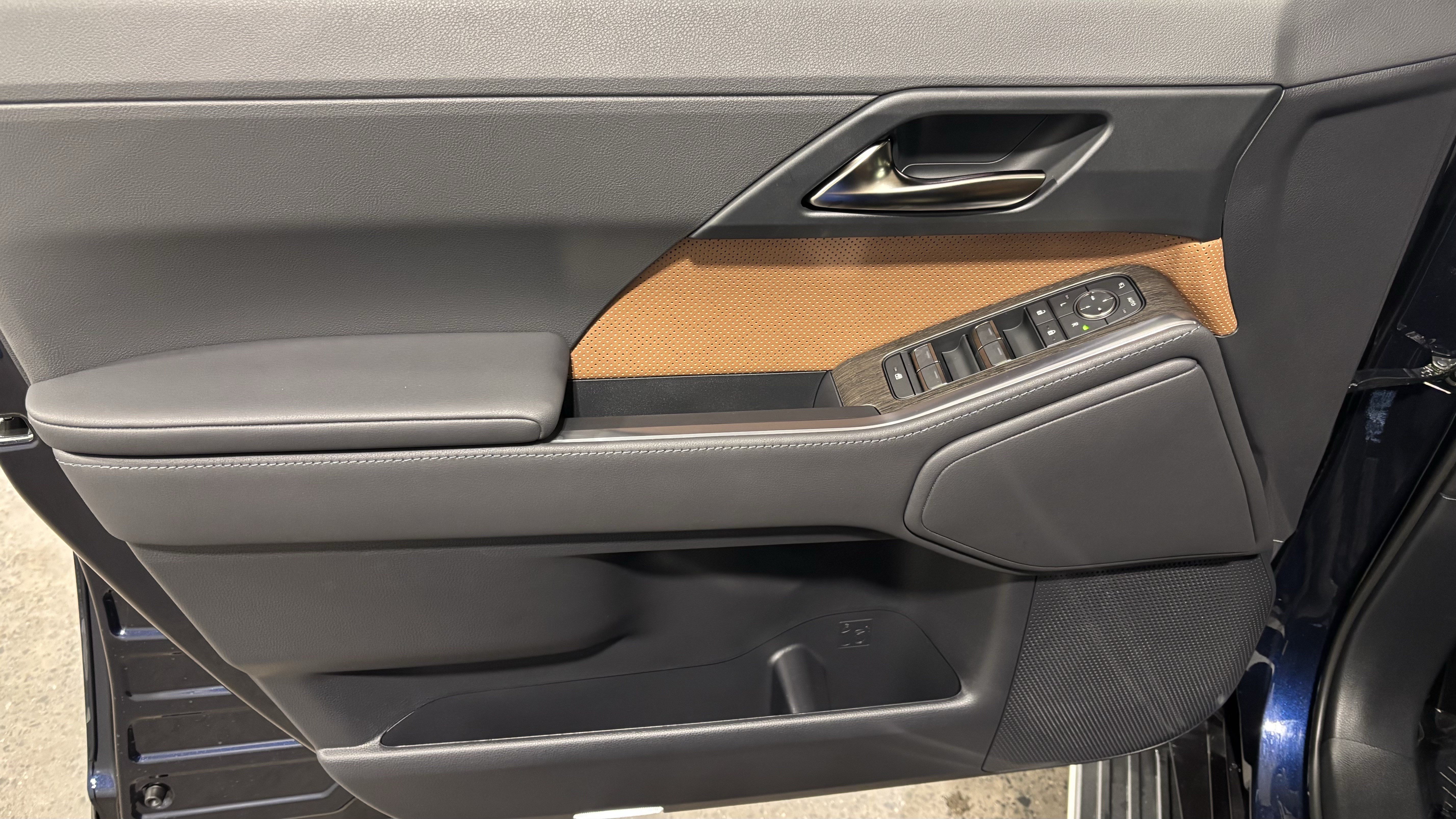 New 2026 Lexus GX 550 AWD/4WD image 9